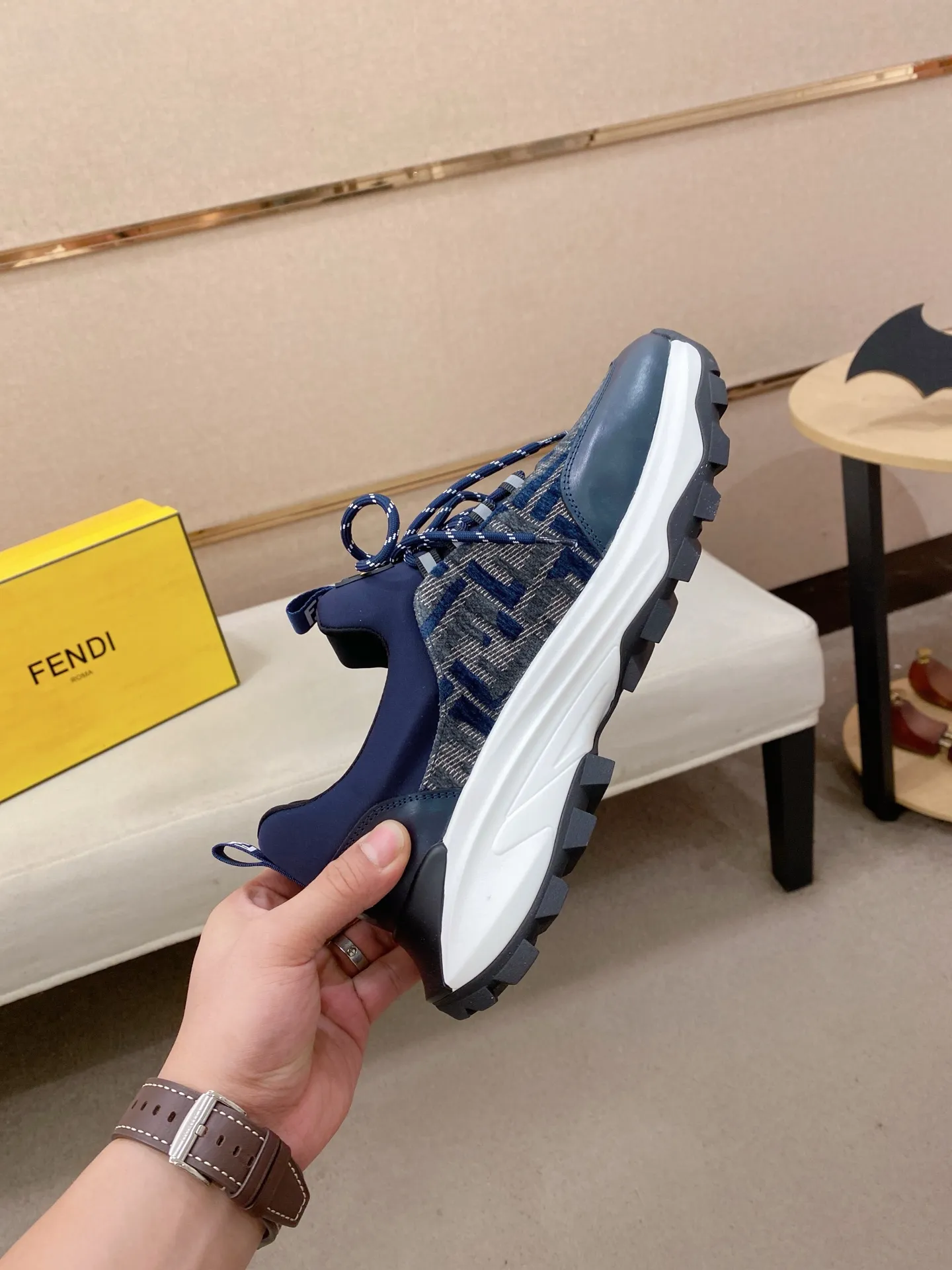 Men's shoes 💰 462💰 (fendi) New style 👊🏻 upper 🇮🇹 imported cowhide fabric 🇩🇪 lining imported sheepskin lining. The original outsole is molded to highlight the identity of every man, and the upper foot is elegant and stable🚶🏻🚶🏻The high-end custom counters reproduce the original version📯No matter the wind or rain, the shoe last remains unchanged and can withstand the verification of time🔍️,🔵 Size: 38-44